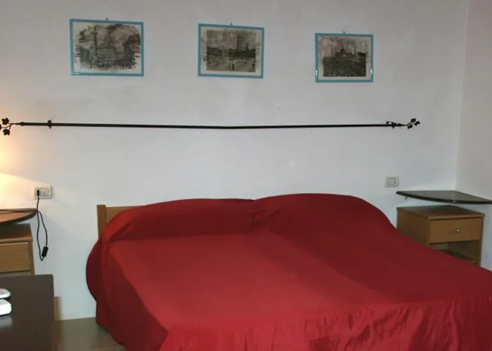 Tenuta Conte Ruggero מלון דירות סנטה דומניקה