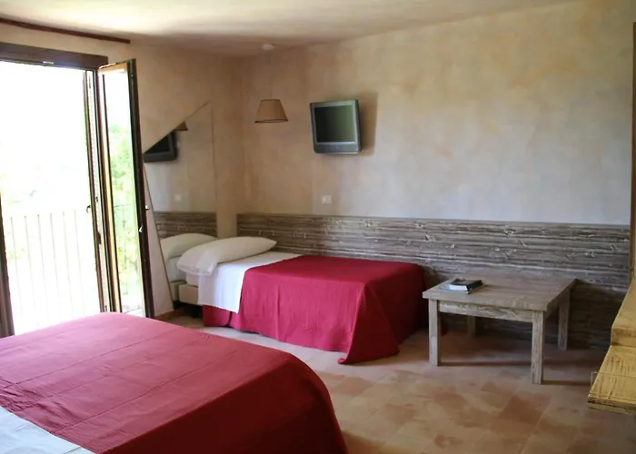 Tenuta Conte Ruggero מלון דירות 4*