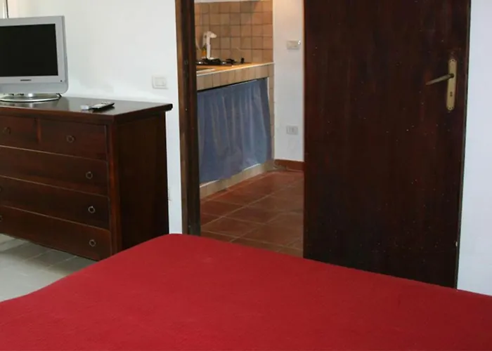 Tenuta Conte Ruggero מלון דירות 4*